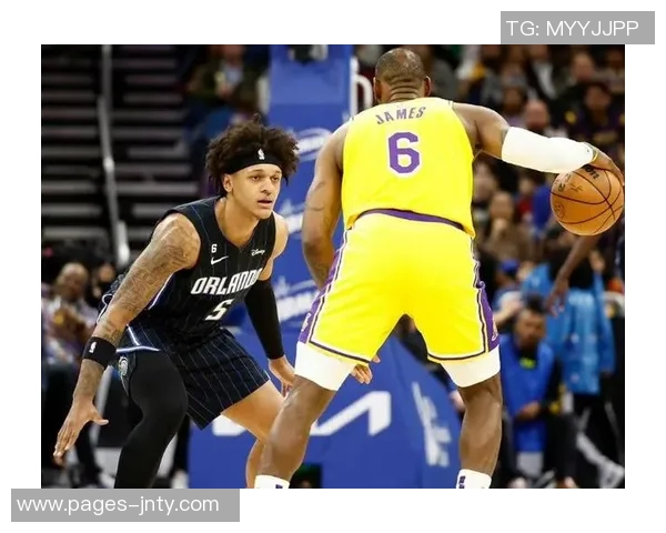 特纳三分球表现惊艳队友鼓励他勇敢投篮展现新风采