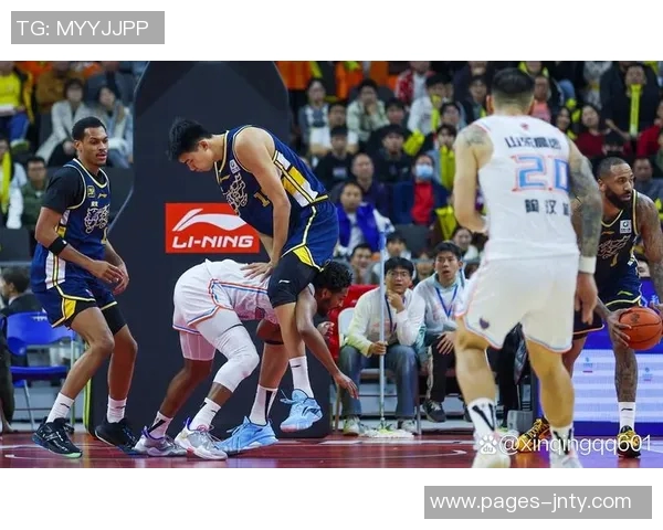 三球348次抢断跻身黄蜂队历史前十助攻与三分命中数同样创队史佳绩 三球348次抢断跻身黄蜂队历史前十助攻与三分命中数同样创队史佳绩