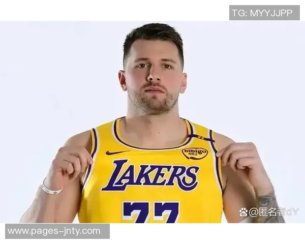 东契奇盛赞詹姆斯融入球队能力强调他多才多艺无人能挡