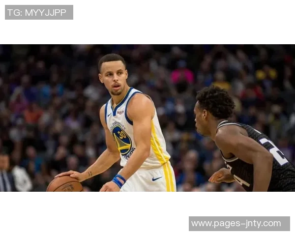 勇士与国王半场激战库里表现出色德罗赞拉文威少各有贡献